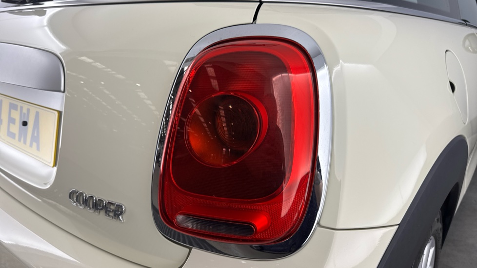 MINI Hatchback 1.5 Cooper 3dr Auto Petrol Hatchback - Image 22