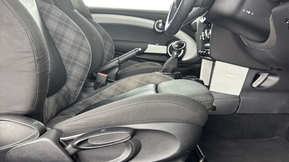 MINI Hatchback 1.5 Cooper 3dr Auto Petrol Hatchback - Image 39