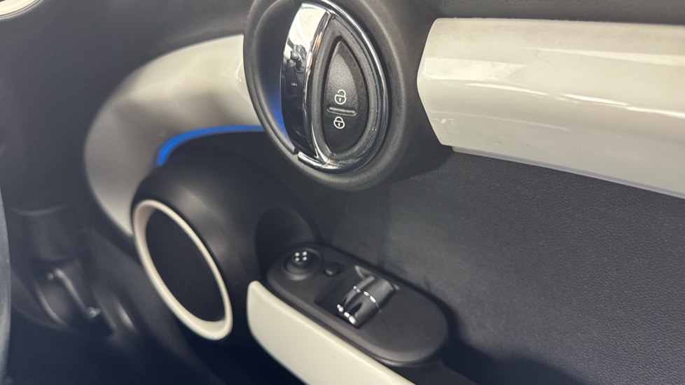 MINI Hatchback 1.5 Cooper 3dr Auto Petrol Hatchback - Image 44