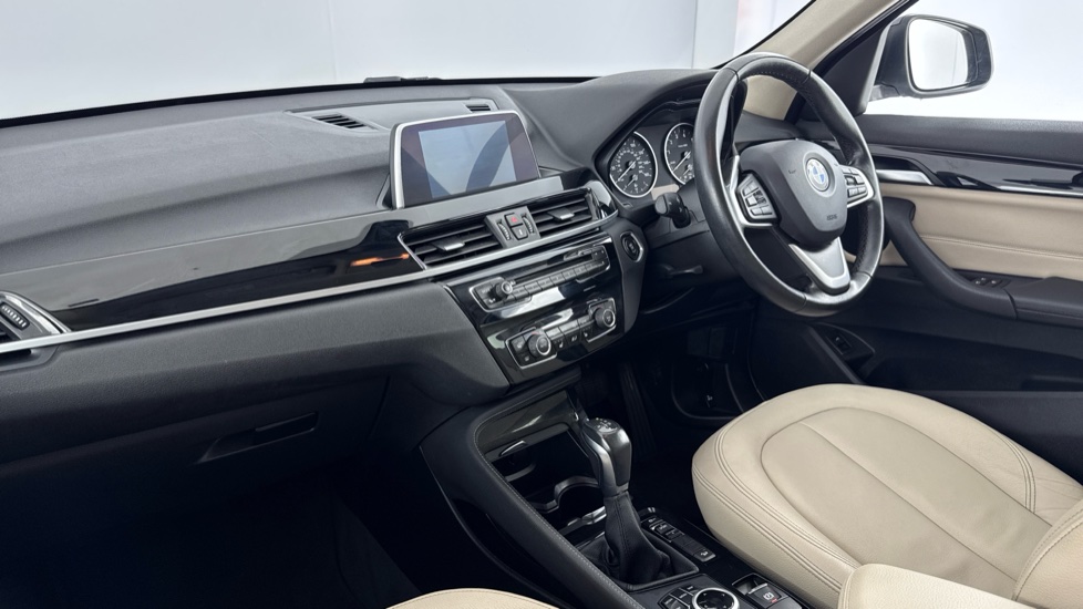 BMW X1 xDrive 20i xLine 5dr Step Auto Petrol Estate - Image 7