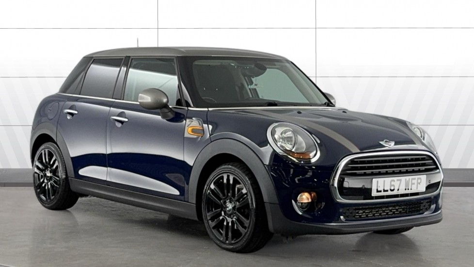 MINI Hatchback 1.5 Cooper Seven 5dr Auto Petrol Hatchback - Image 1