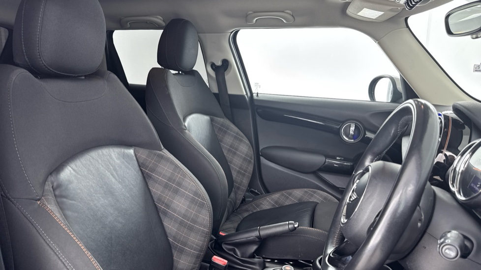 MINI Hatchback 1.5 Cooper Seven 5dr Auto Petrol Hatchback - Image 11