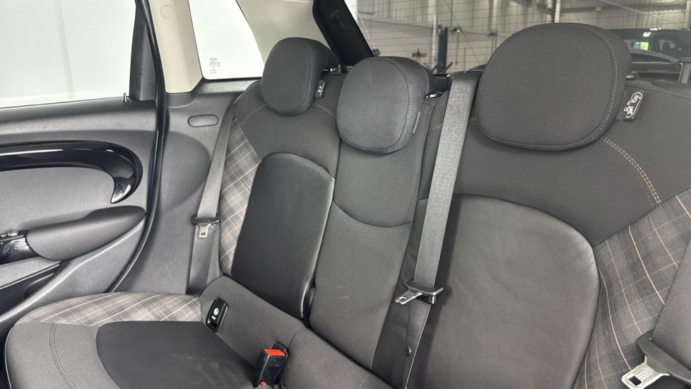 MINI Hatchback 1.5 Cooper Seven 5dr Auto Petrol Hatchback - Image 12