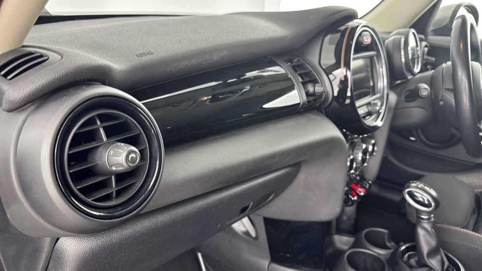 MINI Hatchback 1.5 Cooper Seven 5dr Auto Petrol Hatchback - Image 34