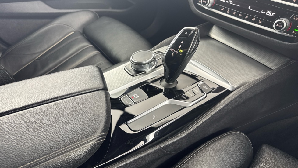 BMW 5 Series 520d M Sport 4dr Auto Diesel Saloon - Image 10
