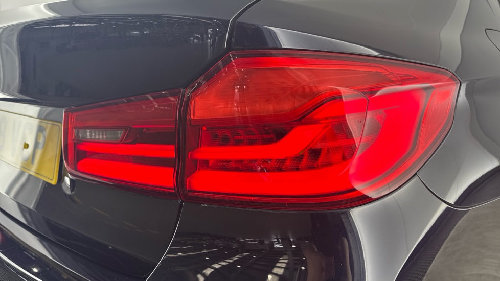 BMW 5 Series 520d M Sport 4dr Auto Diesel Saloon - Image 22