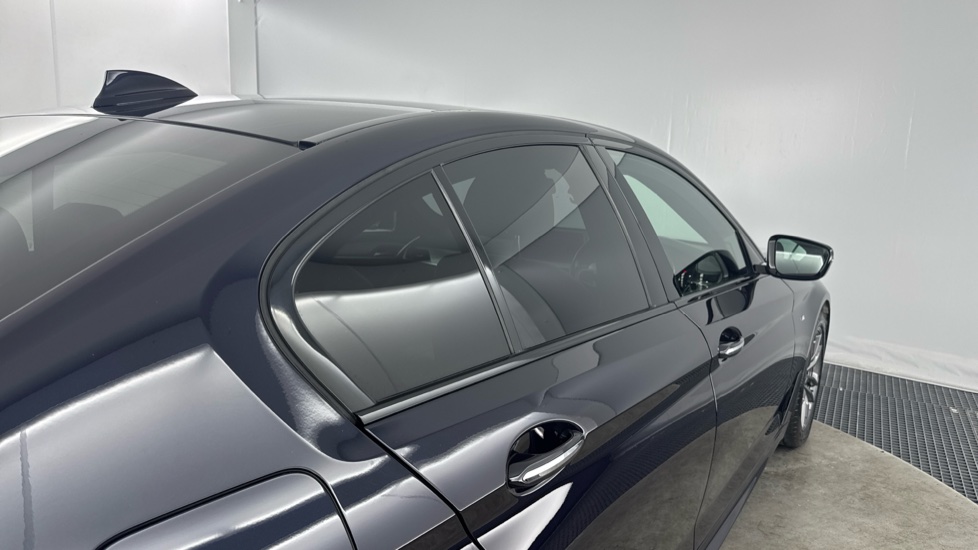 BMW 5 Series 520d M Sport 4dr Auto Diesel Saloon - Image 26