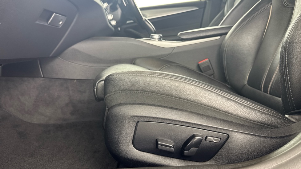 BMW 5 Series 520d M Sport 4dr Auto Diesel Saloon - Image 32