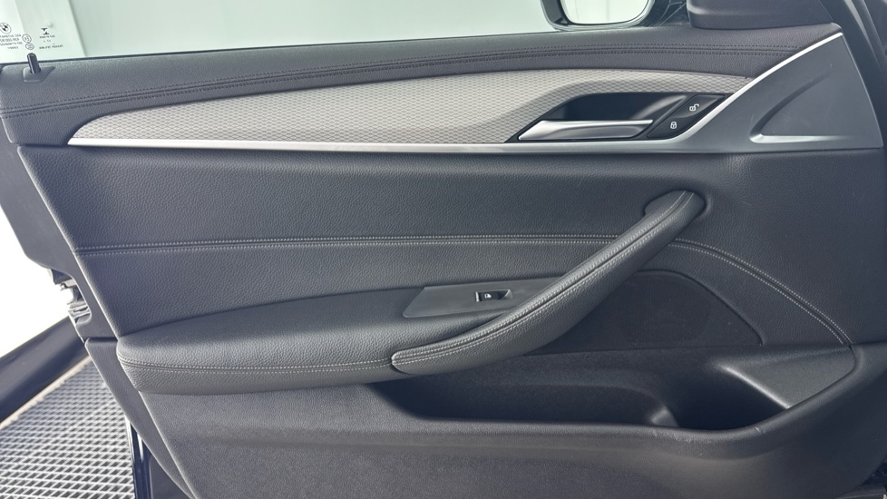 BMW 5 Series 520d M Sport 4dr Auto Diesel Saloon - Image 34