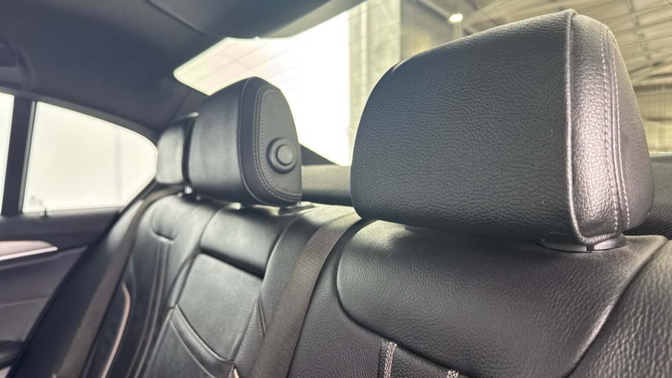 BMW 5 Series 520d M Sport 4dr Auto Diesel Saloon - Image 37