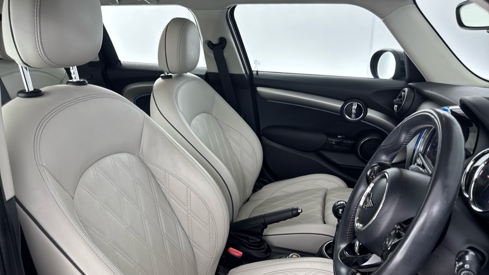 MINI Hatchback 1.5 Cooper Exclusive II 5dr Petrol Hatchback - Image 11