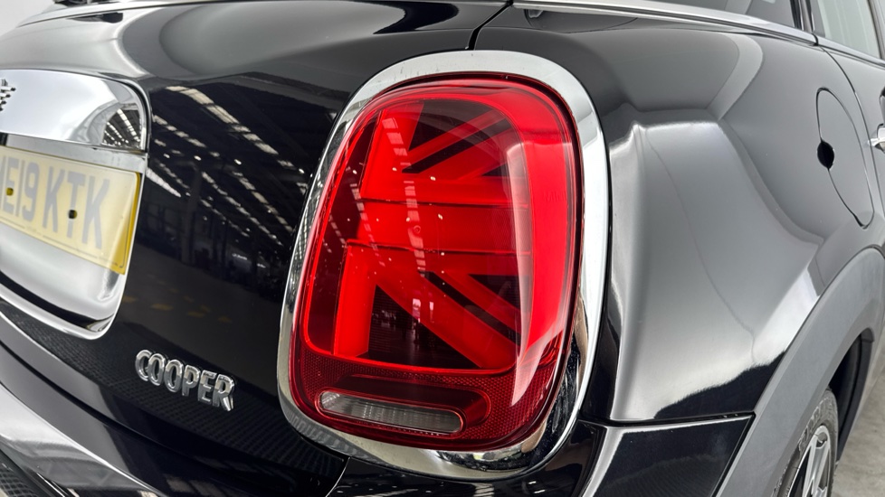 MINI Hatchback 1.5 Cooper Exclusive II 5dr Petrol Hatchback - Image 22