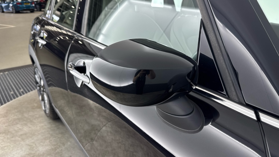 MINI Hatchback 1.5 Cooper Exclusive II 5dr Petrol Hatchback - Image 28