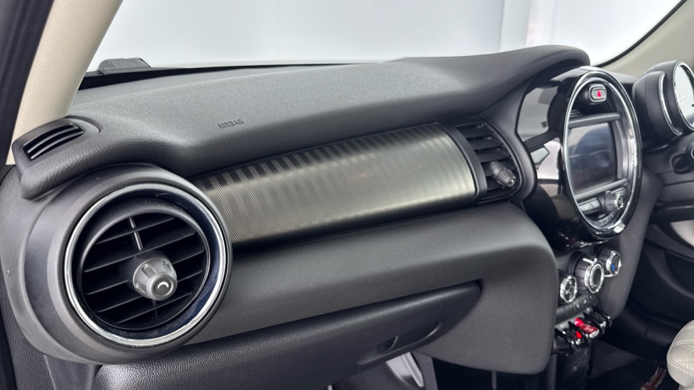 MINI Hatchback 1.5 Cooper Exclusive II 5dr Petrol Hatchback - Image 31