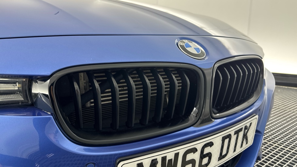 BMW 3 Series 330e M Sport 4dr Step Auto Saloon - Image 30