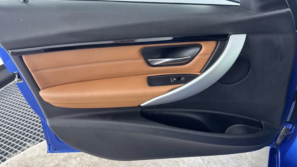 BMW 3 Series 330e M Sport 4dr Step Auto Saloon - Image 31
