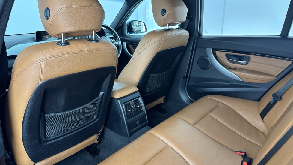 BMW 3 Series 330e M Sport 4dr Step Auto Saloon - Image 34