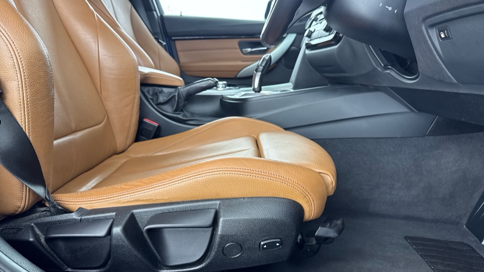 BMW 3 Series 330e M Sport 4dr Step Auto Saloon - Image 41