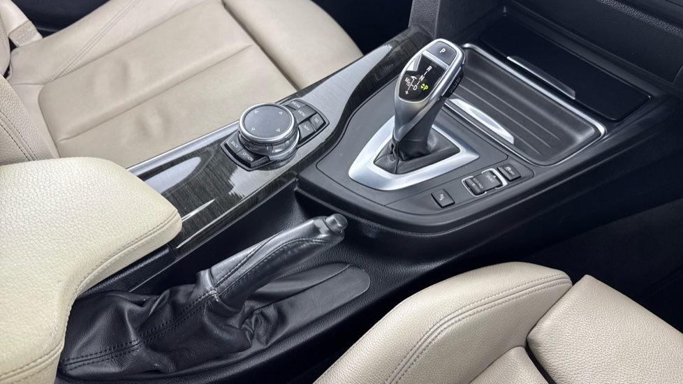 BMW 3 Series 335d xDrive M Sport 5dr Step Auto [Business Media] Diesel Estate - Image 10