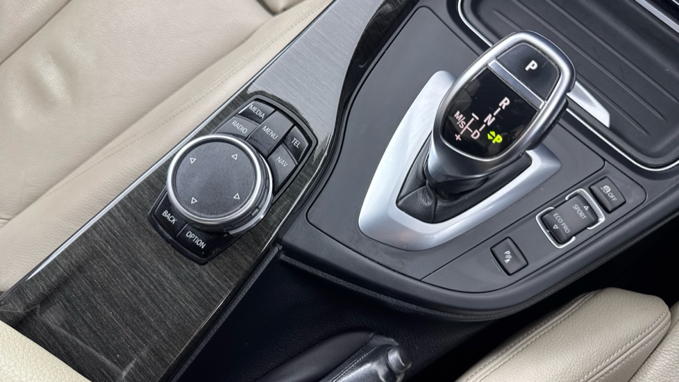 BMW 3 Series 335d xDrive M Sport 5dr Step Auto [Business Media] Diesel Estate - Image 19