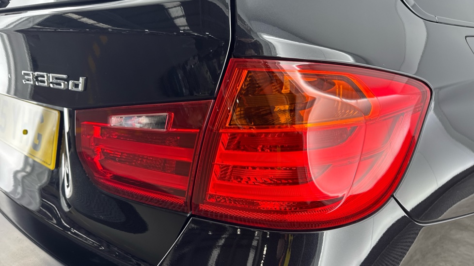 BMW 3 Series 335d xDrive M Sport 5dr Step Auto [Business Media] Diesel Estate - Image 22