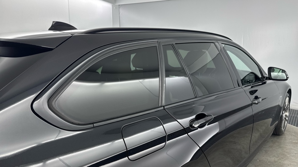 BMW 3 Series 335d xDrive M Sport 5dr Step Auto [Business Media] Diesel Estate - Image 27
