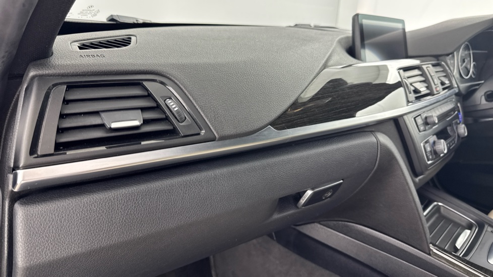 BMW 3 Series 335d xDrive M Sport 5dr Step Auto [Business Media] Diesel Estate - Image 33