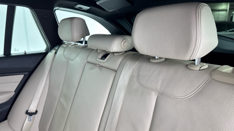 BMW 3 Series 335d xDrive M Sport 5dr Step Auto [Business Media] Diesel Estate - Image 36