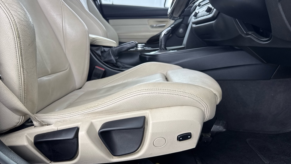 BMW 3 Series 335d xDrive M Sport 5dr Step Auto [Business Media] Diesel Estate - Image 41