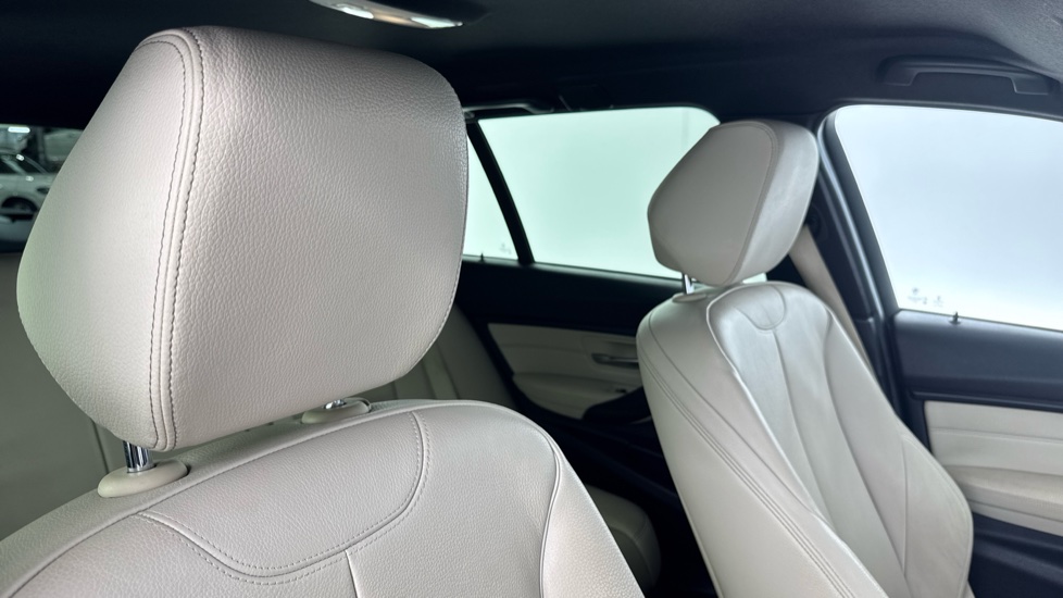 BMW 3 Series 335d xDrive M Sport 5dr Step Auto [Business Media] Diesel Estate - Image 43