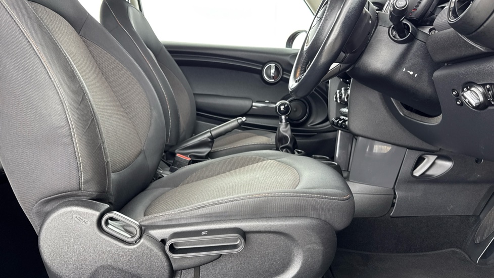 MINI Hatchback 1.2 One 3dr [Tech Pack] Petrol Hatchback - Image 38