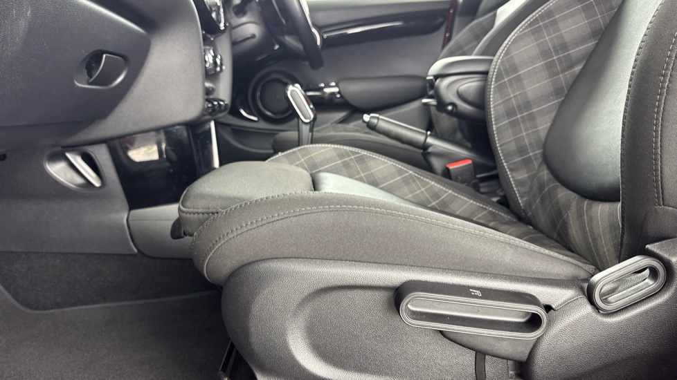MINI Hatchback 2.0 Cooper S II 5dr Auto [John Cooper Works Chili] Petrol Hatchback - Image 32