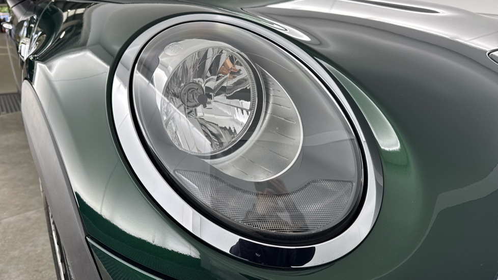 MINI Convertible 2.0 Cooper S 2dr Petrol Convertible - Image 23