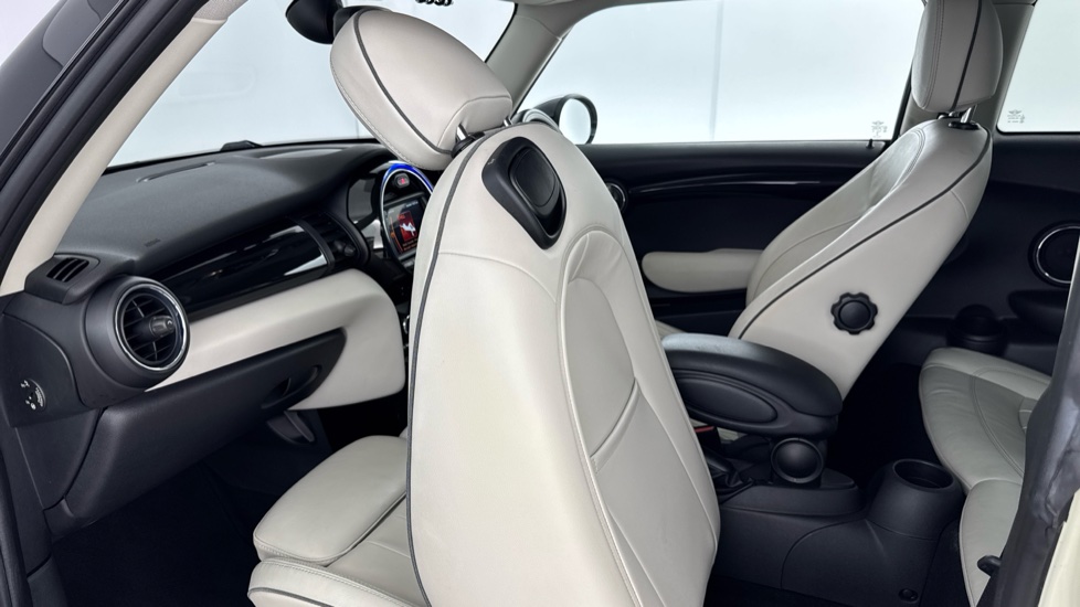 MINI Hatchback 1.5 Cooper Exclusive II 3dr Petrol Hatchback - Image 34