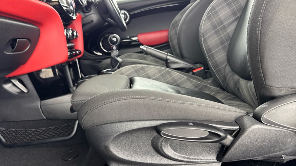 MINI Hatchback 2.0 Cooper S 3dr Petrol Hatchback - Image 33