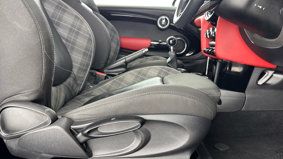 MINI Hatchback 2.0 Cooper S 3dr Petrol Hatchback - Image 39
