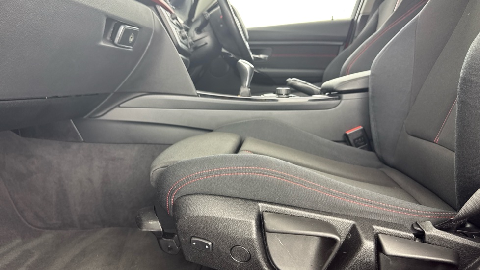 BMW 3 Series 320i xDrive Sport 4dr Petrol Saloon - Image 31