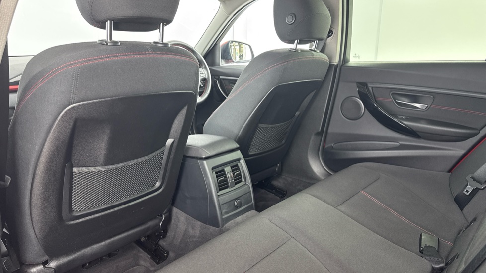 BMW 3 Series 320i xDrive Sport 4dr Petrol Saloon - Image 33