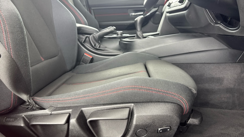 BMW 3 Series 320i xDrive Sport 4dr Petrol Saloon - Image 39