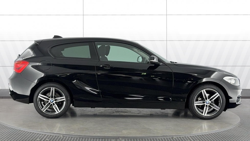 BMW 1 Series 118i [1.5] Sport 3dr [Nav] Petrol Hatchback - Image 3