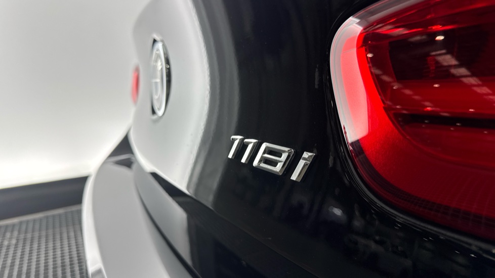 BMW 1 Series 118i [1.5] Sport 3dr [Nav] Petrol Hatchback - Image 24