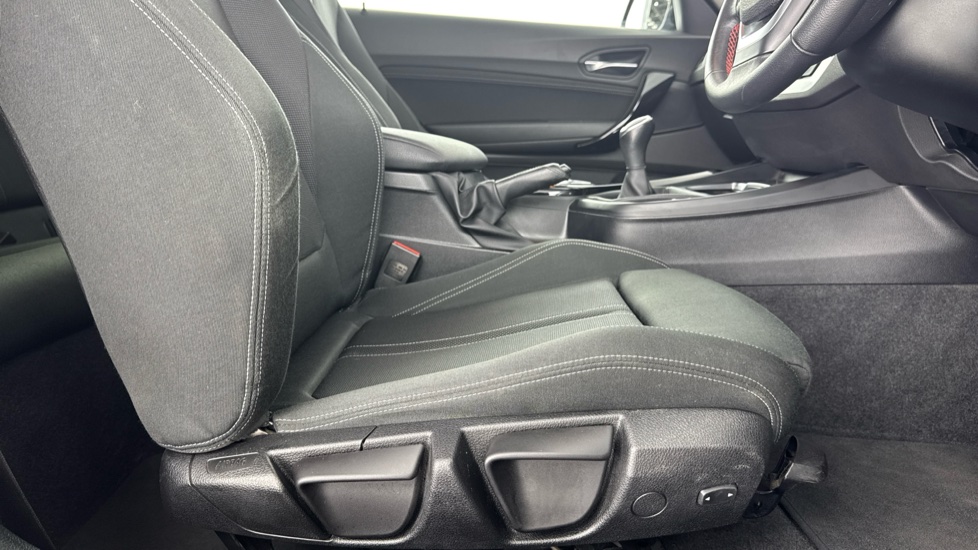 BMW 1 Series 118i [1.5] Sport 3dr [Nav] Petrol Hatchback - Image 37
