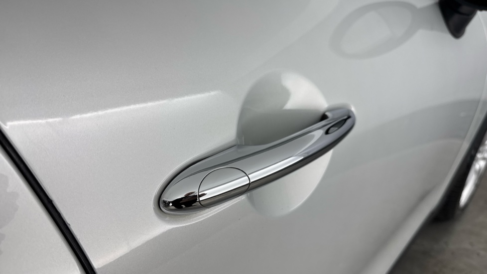 MINI Hatchback 1.5 Cooper 5dr [Chili Pack] Petrol Hatchback - Image 27