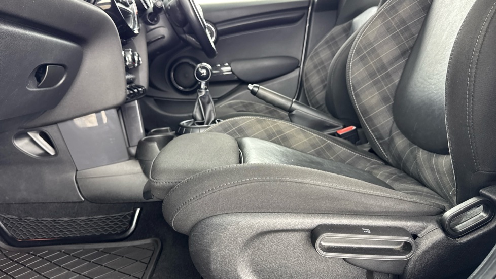 MINI Hatchback 1.5 Cooper 5dr [Chili Pack] Petrol Hatchback - Image 31