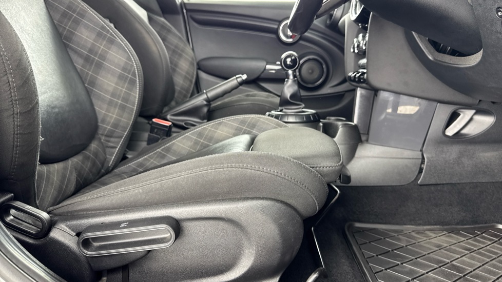 MINI Hatchback 1.5 Cooper 5dr [Chili Pack] Petrol Hatchback - Image 39