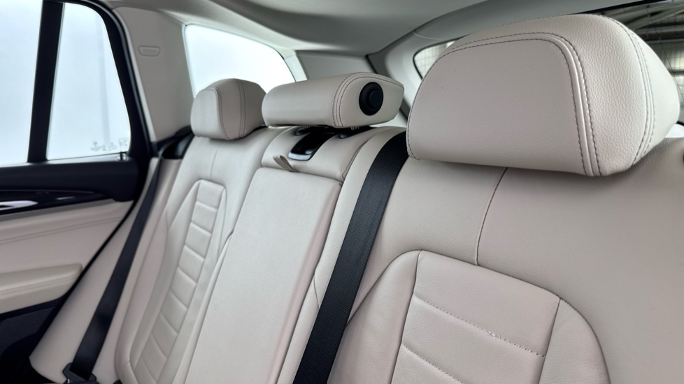 BMW X3 xDrive20i xLine 5dr Step Auto Petrol Estate - Image 39