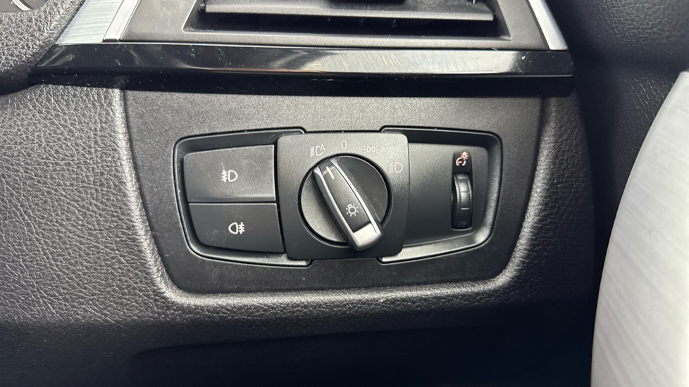 BMW 3 Series 320i xDrive M Sport 4dr Step Auto Petrol Saloon - Image 20