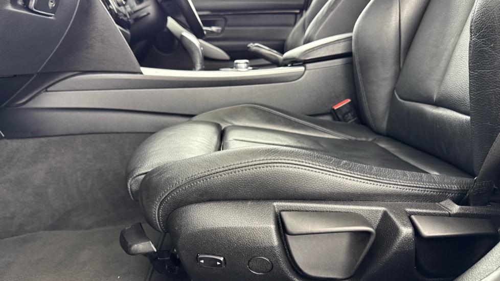 BMW 3 Series 320i xDrive M Sport 4dr Step Auto Petrol Saloon - Image 33