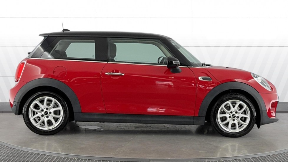 MINI Hatchback 1.5 Cooper Classic II 3dr [Comfort Pack] Petrol Hatchback - Image 3