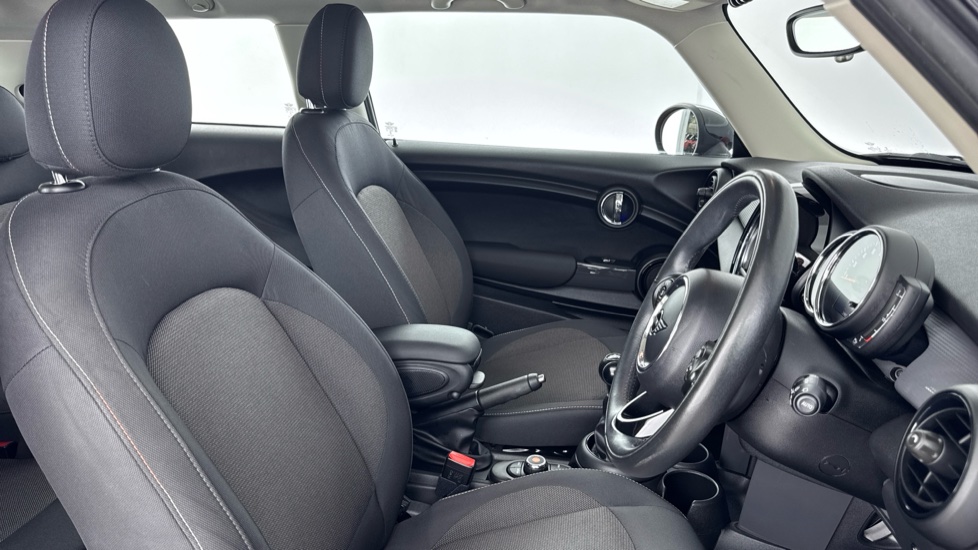 MINI Hatchback 1.5 Cooper Classic II 3dr [Comfort Pack] Petrol Hatchback - Image 11